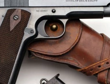 COLT M1911: Το θρυλικό «σαρανταπεντάρι» του ΕΣ (βίντεο)